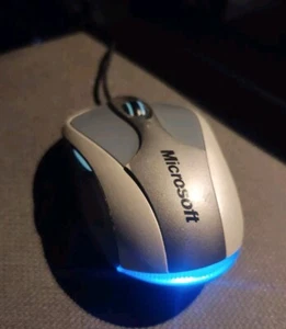 Microsoft Notebook Optical Mouse 3000 Model 1049 USB Wired - Picture 1 of 10