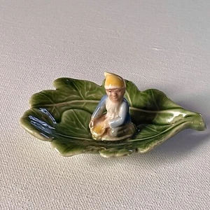 4" Leprechaun Elf ion Green Leaf Dish Yellow Cap Shamrock Pottery Ireland - Picture 1 of 4