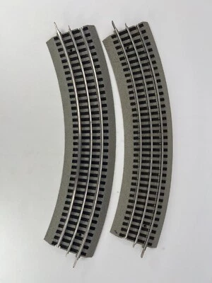 Lionel Fastrack O Gauge 0-36 Full Curve Set of (2) Good Condition - Image 1 of 4