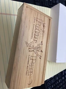 RELOJ PETER PAN 45 ANIVERSARIO Disney Peter Pan y Campana Campana en Estuche de Madera - Imagen 1 de 6