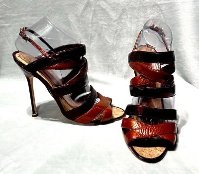 Sandalias Manolo Blahnik Mimkemala 40/9 charol con tiras borgoña/topacio Foto 1 de 4