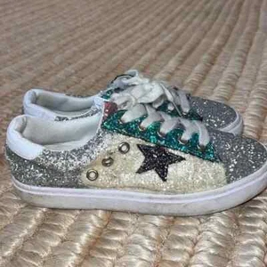 Girls Multi Sequins Star Zip Closure Sneaker Shoe Sz 5 6 5.5 nice condition lola - Picture 1 of 3