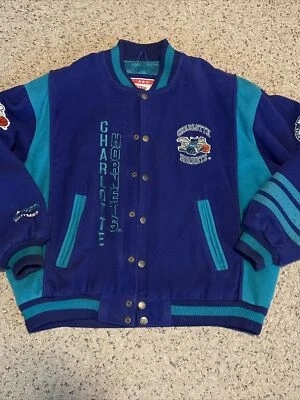 Jaqueta Varsity de lã vintage anos 90 Charlotte Hornets noz-moscada Campri NBA GG - Imagem 1 de 4