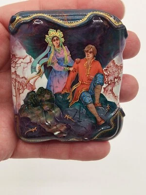 Caja de laca rusa Fedoskino. Artista: Sergey Zotov Foto 1 de 4