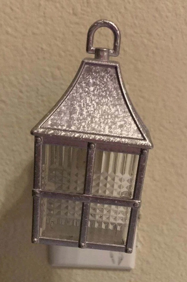 Bath Body Works Wallflowers Holder Plug Plug Everyday Designs Any Season! - Image 1 of 1