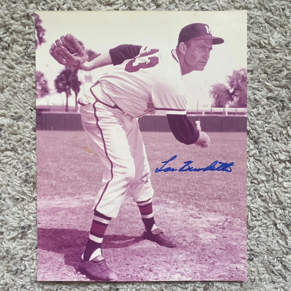 Foto autografiada firmada por Lou Burdette Lew de 8x10 de los Bravos de Milwaukee Foto 1 de 1