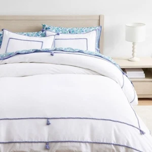 POTTERY BARN TEEN CHAMBRAY TASSEL TWIN DUVET COVER ~ WHITE / BLUE NEW Sold Out - Picture 1 of 4