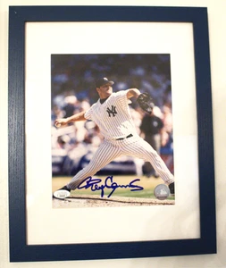 ROGER CLEMENS  *NEW YORK YANKEES*  SIGNED 8x10 PHOTO COA - Picture 1 of 6