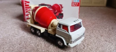 Mezcladora de cemento Tomica Dandy 027 Hino en muy buen estado Foto 1 de 4