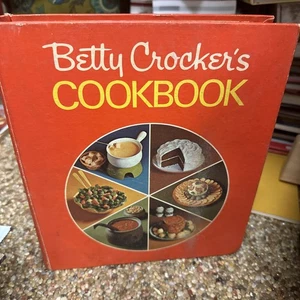 Vintage Betty Crocker's Kochbuch rot 5-Ring Ordner fehlende Seiten 1-6 - Bild 1 von 11