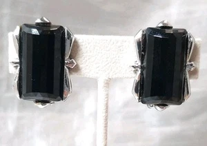 VTG Chunky Emerald Cut Statement Clip On Earrings Faux Black Onyx Silvertone 1" - Picture 1 of 7