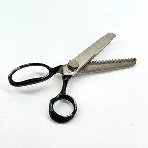 VINTAGE BLACK HANDLE PINKING DRESSMAKERS SCISSORS SEWING FABRIC CRAFT TOOL - Picture 1 of 6