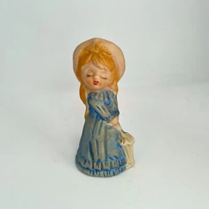 Vintage 1960er Porzellan Glocke Mädchen mit Haube, blaues Kleid & Regenschirm - 4,25" - Bild 1 von 7