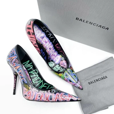 Balenciaga Cuchillo Graffiti Cuchillo Bombas Cuero Negro Tacones Punta Talla 37.5 / 7.5 EE. UU. Foto 1 de 4