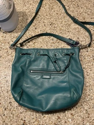 Bolso de mano de cuero verde Emma Fox Foto 1 de 4