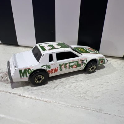 Coche fundido a presión Hot Wheels Mountain Dew Nascar Stocker #11 1982 vintage Foto 1 de 3