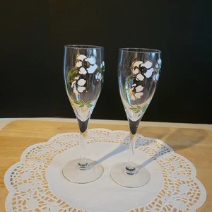 Flautas de cristal de champán Perrier Jouet flores pintadas a mano hechas en Francia - Imagen 1 de 9