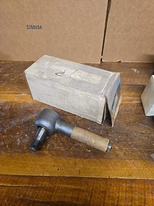 NOS 1963-1972 CHEVROLET TRUCK 7,000 LB FRONT AXLE RH TIE ROD END GM 3864354 - Picture 1 of 5