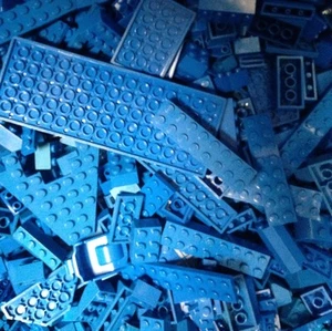 1 libra de piezas de piezas de ladrillos de Lego azul aleatorio /// una libra /// Legos azul limpio - Imagen 1 de 5
