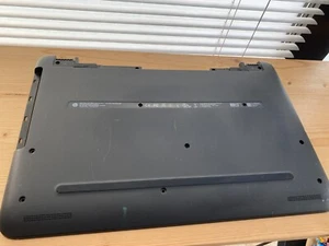 Scocca inferiore + Palmrest HP 250 G4 - HP 255 G4 bottom case cover base nera - Foto 1 di 4