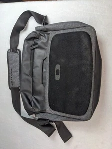 Rare Oakley Halifax Courier Laptop Messenger Bag - Picture 1 of 10