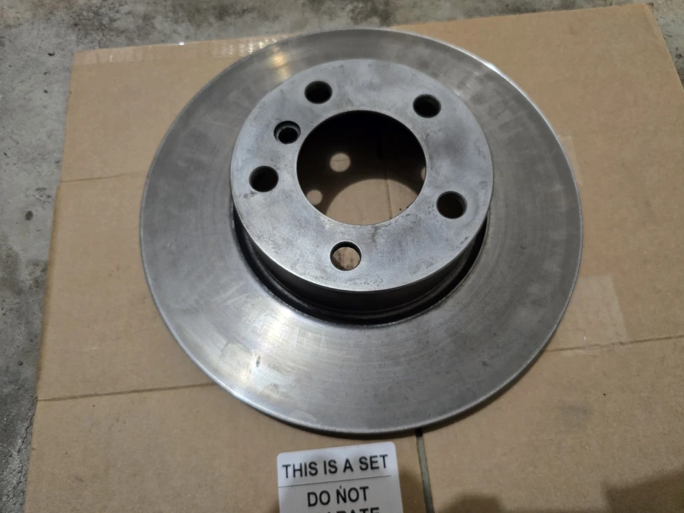 JUEGO COMPLETO DE ROTORES DE FRENO DELANTEROS Y TRASEROS BMW E91 328i usados OEM Foto 1 de 4