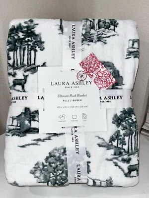 1-NIB LAURA ASHLEY  WHITE AND GREEN  WINTER SCENE HOLIDAY QUEEN SIZE BLANKET - Image 1 of 4