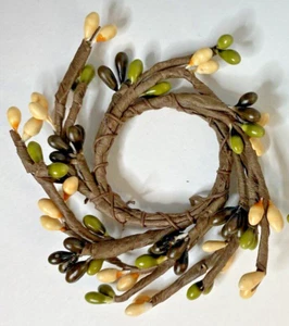 Primitive Pip Berry Kerzenring Kaffeebohne - grün, braun 2" D - Bild 1 von 1