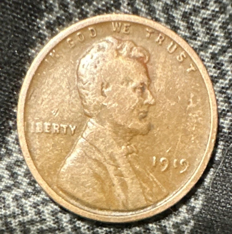 Rare 1919 Lincoln Wheat Penny No Mint Mark. Currency United States coin Cover