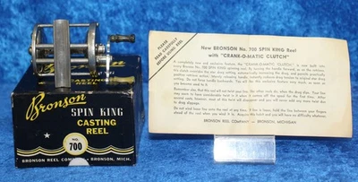 Carrete giratorio de pesca con rodamiento de pivote de acero de cocodrilo de colección raro Foto 1 de 4