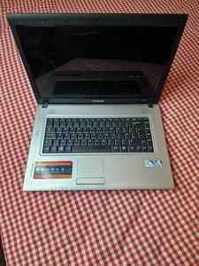 Samsung NP-R519 Laptop 15.6" Faulty Missing Parts Read Description Damaged Scren - Picture 1 of 14