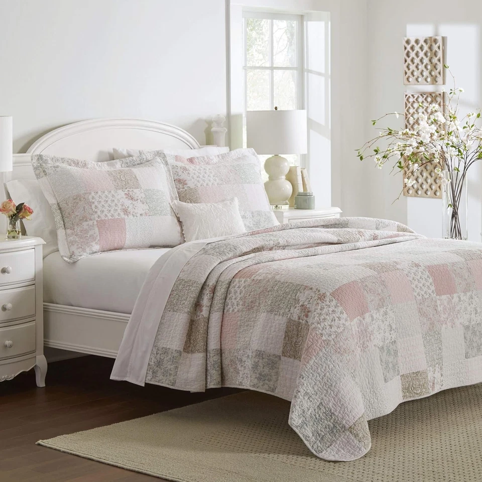 Laura Ashley Celina 3p Queen Quilt Set Reversible Sage Pink Patchwork Floral NEW - Image 1 of 1