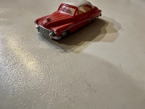 Buick convertible Praline escala HO 1950 en rojo con tapa blanca. - Imagen 1 de 3