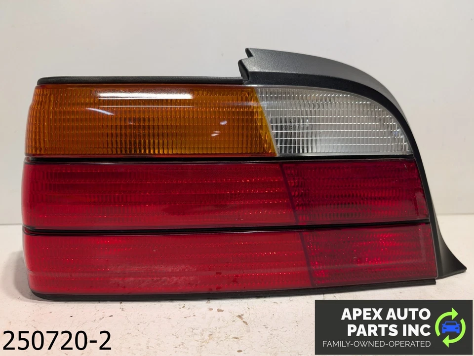 Lanterna traseira lateral esquerda fabricante de equipamento original 1993-1994 BMW 325IC 2,5L - Imagem 1 de 4
