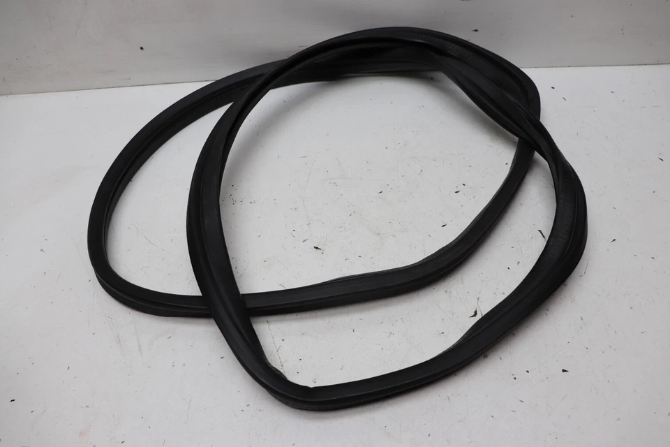 Aston Martin DB9 2007 Rear Boot Bootlid Gasket Seal J192 - image 1 of 1