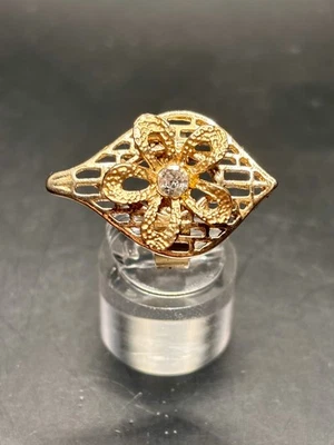 Hermoso anillo ajustable de la más alta calidad con diseño de flor circonita transparente relleno de oro  Foto 1 de 4