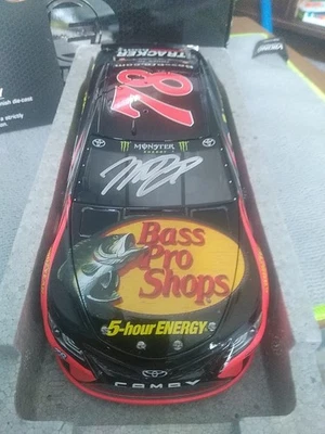 Bajo Martin Truex Jr #78 2018 Pro Shop/5 horas firmado por energía Elite diecast... Foto 1 de 4