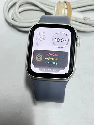Apple Watch Series 4 40mm Aluminiumgehäuse Sportarmband (GPS + Cellular) entsperrt - Bild 1 von 4