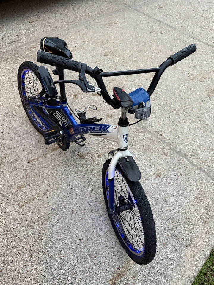 Bicicleta Trek Jet 20 niños azul con luces Foto 1 de 3
