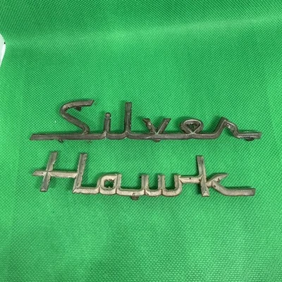 Emblema insignia coche moldeado escritura halcón plata Studebaker vintage Foto 1 de 4