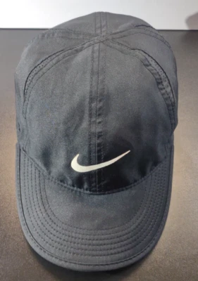 Nike Featherlight Sombrero Gorra Correa Trasera Negro Blanco Correr Golf Tenis Adulto Foto 1 de 4
