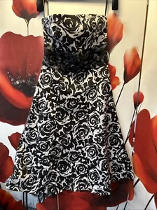 Ladies Warehouse Strapless Black White Floral Flared Dress Underlaced Size 10 - Picture 1 of 18