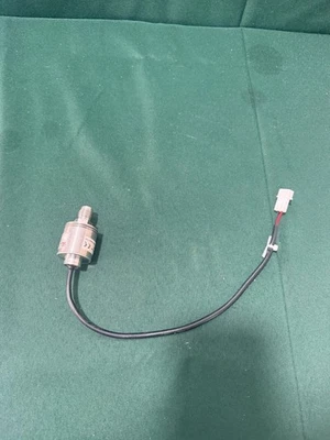 UE PRECISION SENSORS E36W-H37, LAM 768-093959-001 PRESSURE SWITCH - Image 1 of 4