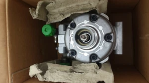 Nippondenso Denso Japan Compressor Model:047200-4200 Fits HIACE ((Brand New)) - Picture 1 of 3