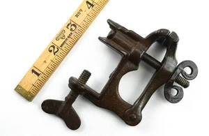 Tornillo de mesa pequeño vintage, con abrazadera, con tuerca de cuerno de carnero - Imagen 1 de 2