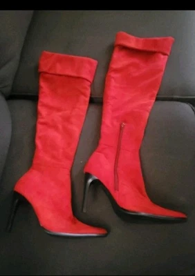 Charlotte Russe Botas Nuevas Talla 7, Gamuza Como, Navidad, Vacaciones, Botas Rojas  Foto 1 de 2