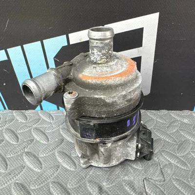 OEM 2017-2023 AUDI Q7 QUATTRO 3,0 L BOMBA DE REFRIGERANTE AUXILIAR CON SOPORTE Foto 1 de 4