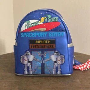 Neu mit Etikett Disney-Pixar Loungefly Toy Story Pizza Planet Weltraumeingang Mini Rucksack - Bild 1 von 9