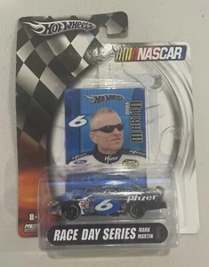 Hot Wheels Mark Martin #6 Race Day Series Pfizer Nascar Ford Taurus 1:64 NIP - Picture 1 of 4