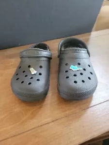 Black Dual Comfort Crocs With 2 Charms Women's Size 9 Mens Size 7 - Picture 1 of 9